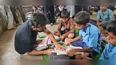 Cockroach Janta Party founder Abhijeet Dipke interacting with students