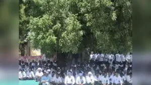 Protest by ZP teachers at Gangapur in Chhatrapati Sambhajinagar on Tuesday