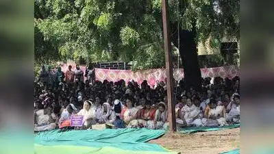 Protest by ZP teachers at Gangapur in Chhatrapati Sambhajinagar on Tuesday