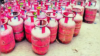 61 LPG cylinders seized in North Paravur, man arrested
