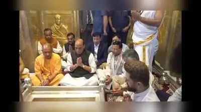 Rajnath, Yogi, Naidu and Paswan then cut four 19-kg laddoos, weighing 76 kg in total, to mark