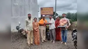 Nashik : An autorickshaw driver in Nashik spent all of Tuesday ferrying devotees carrying