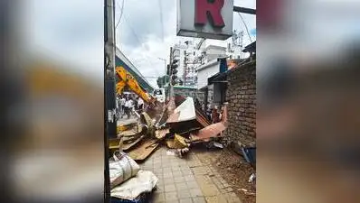 Pimpri Chinchwad police and PCMC demolish illegal stalls in Bhosari