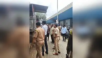 Pimpri Chinchwad police and PCMC demolish illegal stalls in Bhosari