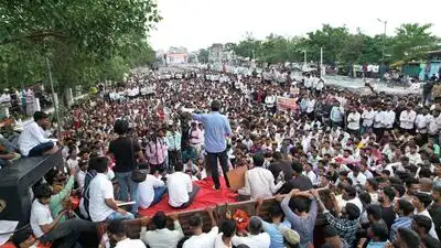 Addressing protesters, Pawar alleged that govt tried to weaken the agitation by exerting
