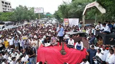 Addressing protesters, Pawar alleged that govt tried to weaken the agitation by exerting