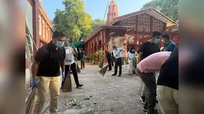 Income Tax officials clean Sarasbaug temple premises
