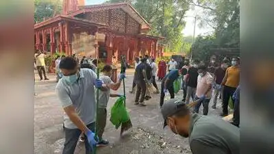 Income Tax officials clean Sarasbaug temple premises