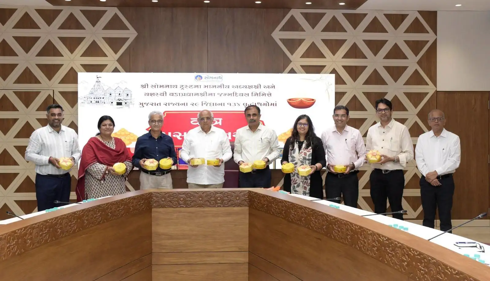 Devotees visiting Somnath Temple will now receive prasad in cardboard or metal packaging