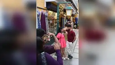 Shooting for Insta(nt) fame in reel life