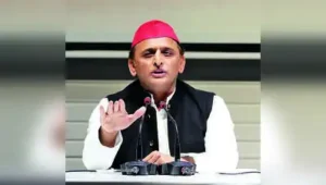 Akhilesh dissolves party's Etah, Kasganj units after functionaries trade barbs
