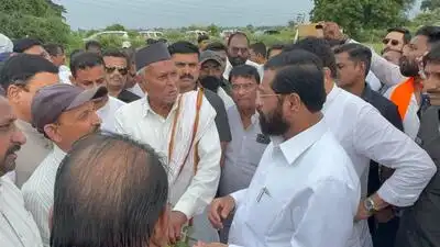 Shinde inspects soyabean fields in Akola district, assures farmers of govct aid