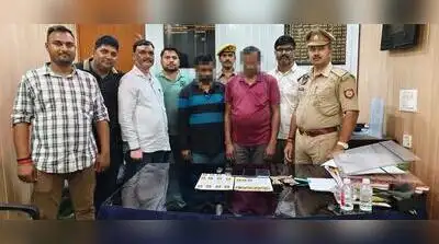 Chandauli police on Wednesday arrested two smugglers with 2.56kg foreign-origin gold worth Rs