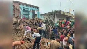 Kanpur: A man and his three minor daughters died, while another was critically injured
