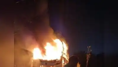 AC sleeper bus catches fire on Shaheed Path; all 30 passengers safe
