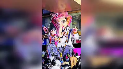 “The Metro route created hurdles for the 22-ft idol, and we remained stuck at several locations