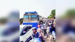 However, as flyover work progressed closer to Chinchbhuvan, traffic has worsened, with vehicles