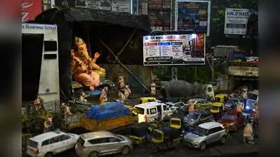 IT professional recreates Punawale's traffic concerns through Ganapati decoration after losing mom