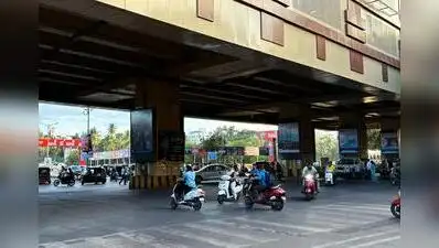 Pune: Devotees are scrambling to park their vehicles during pandal hopping, forcing many