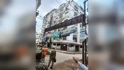 Mohammed Israr, a resident, said his wife narrowly escaped injury when the pillar cracked as