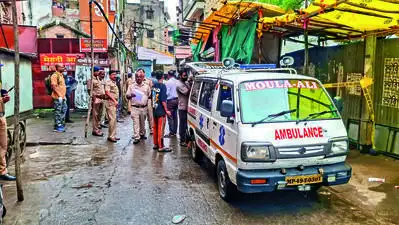 One of the accused, Kunal Zade, allegedly sat on the body and shot a video from his mobile phone