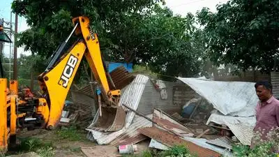200 notices on encroachments within highways' right of way after SC order