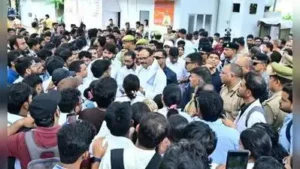 Lucknow: A large number of people from different districts of UP reached Deputy CM Brajesh