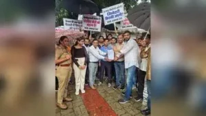 Farmers from 10 states protest NHB policy changes