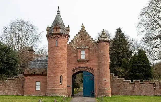 Comedian Alan Carr 's plans to transform part of his new Scottish castle into a community cafe
