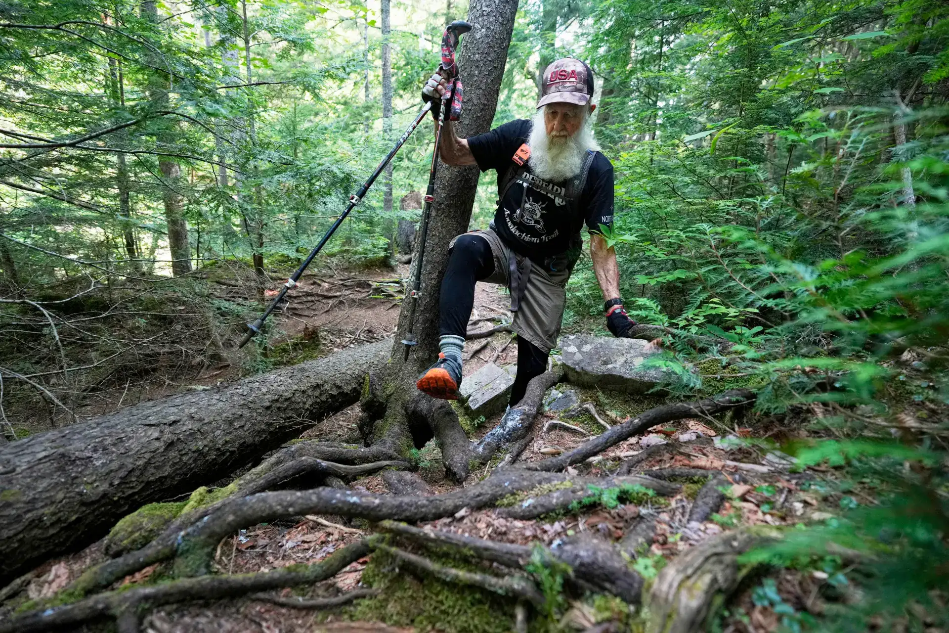 Dale Sanders, 91, has reclaimed his record as the oldest hiker to complete the 2,193-mile
