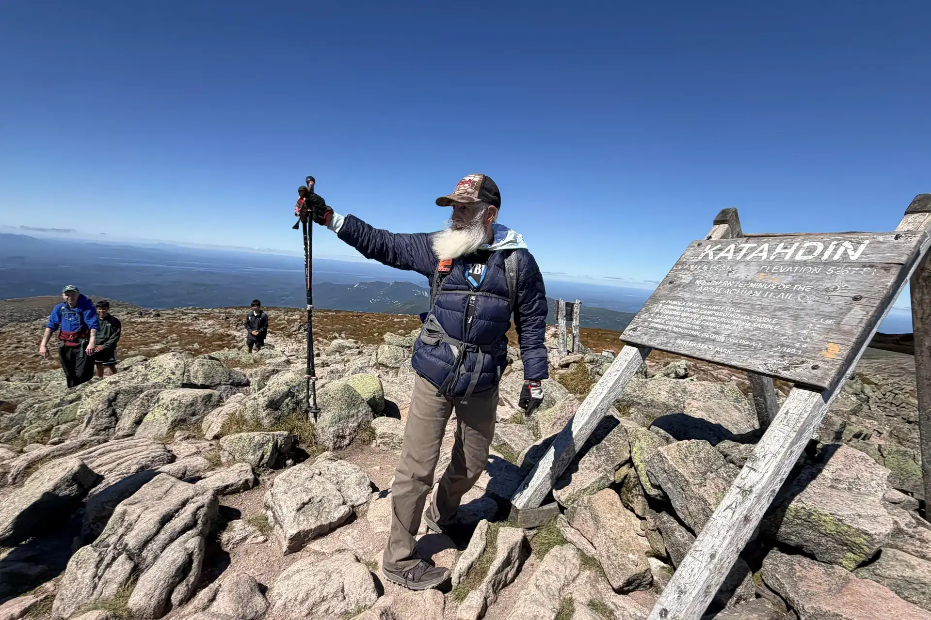 Dale Sanders, 91, has reclaimed his record as the oldest hiker to complete the 2,193-mile