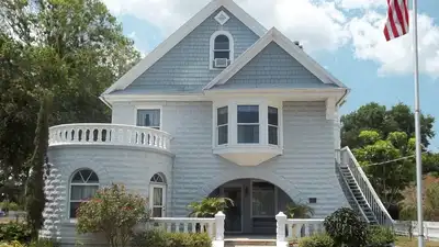 In 1985, a Florida couple moved into a 1908 house and spent 41 years preserving it; it has now