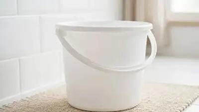 Because rough cleaning can leave marks on plastic, do not scrub too hard