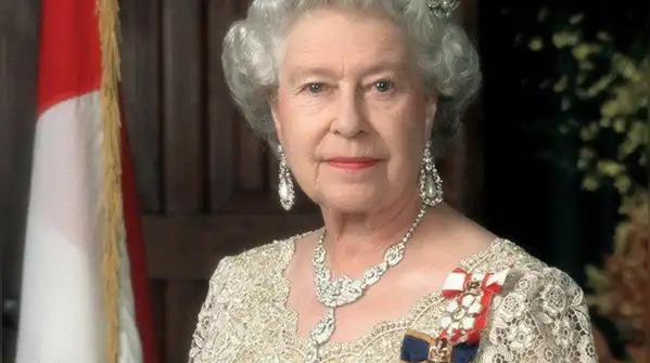 The finest jewellery pieces owned by Queen Elizabeth II — From the Delhi Durbar necklace