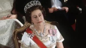 The finest jewellery pieces owned by Queen Elizabeth II — From the Delhi Durbar necklace