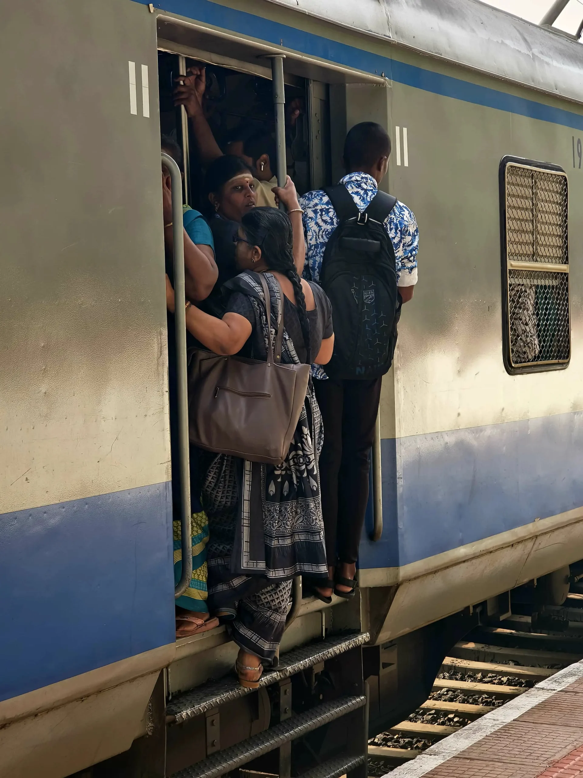 RAILWAY COMMUTERS PROTEST DELAY IN ADDING COACHES TO METTUPALAYAM MEMU TRAIN - Railway commuters