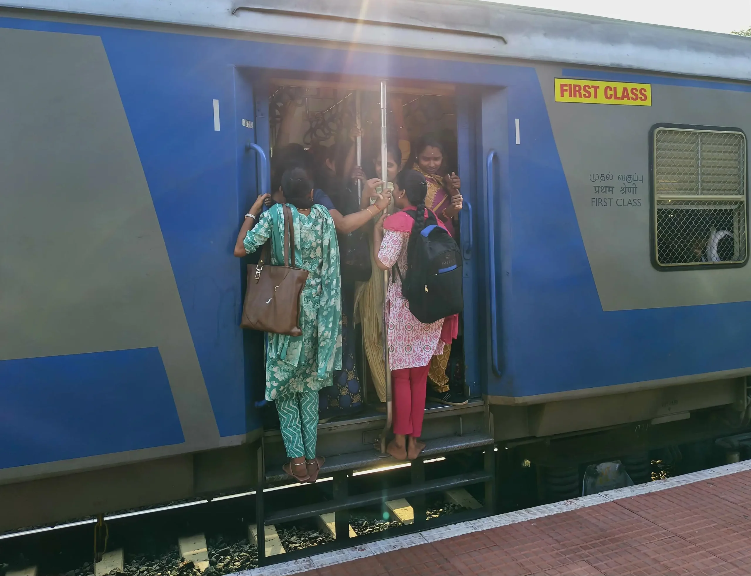 RAILWAY COMMUTERS PROTEST DELAY IN ADDING COACHES TO METTUPALAYAM MEMU TRAIN - Railway commuters