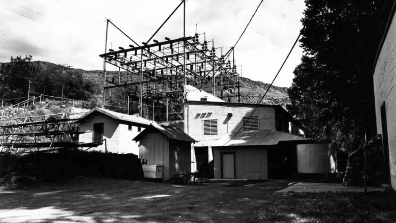 In 1909, engineers built a hydroelectric plant in Arizona, where: The wider industry impact