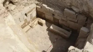 Archaeologists uncover 2,700-year-old Etruscan tomb at Italy's Vulci; weapons, gold and rare