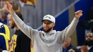 Stephen Curry's $137 million extension decision with the Golden State Warriors is edging
