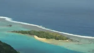 Inside Mago Island, with two lagoons, white-sand beaches and extraordinary privacy — Mel Gibson