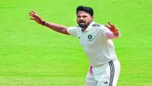 Bowling in Chennai heat, Shami and Mukesh combined for four wickets as East Zone tightened