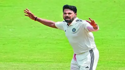 Bowling in Chennai heat, Shami and Mukesh combined for four wickets as East Zone tightened