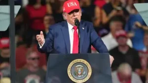 US President Donald Trump paused a campaign rally in Gastonia, North Carolina, on Wednesday