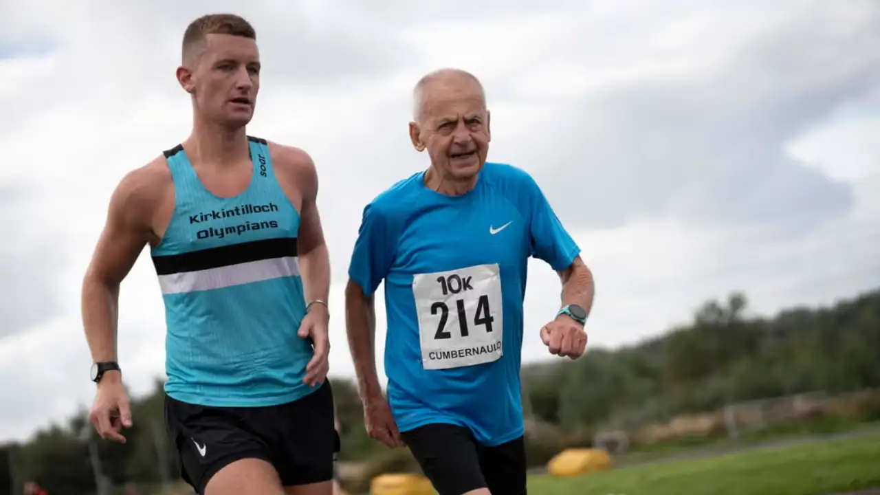 Ian Winship, a 90-year-old runner from North Lanarkshire, has completed a 10-kilometre race