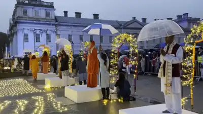 Ganga Aarti held on the River Thames for the first time