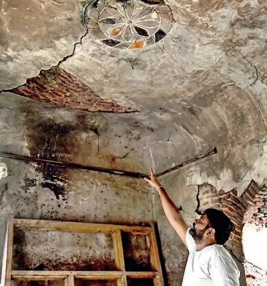 Alongside these personal archives, Hardeep also relies on old history books to piece together