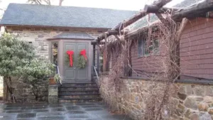 This resulted in the creation of a one-room museum with seasonal displays, this time funded