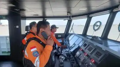 Hundreds of Indonesian rescuers from the coast guard and the navy raced on Monday to board