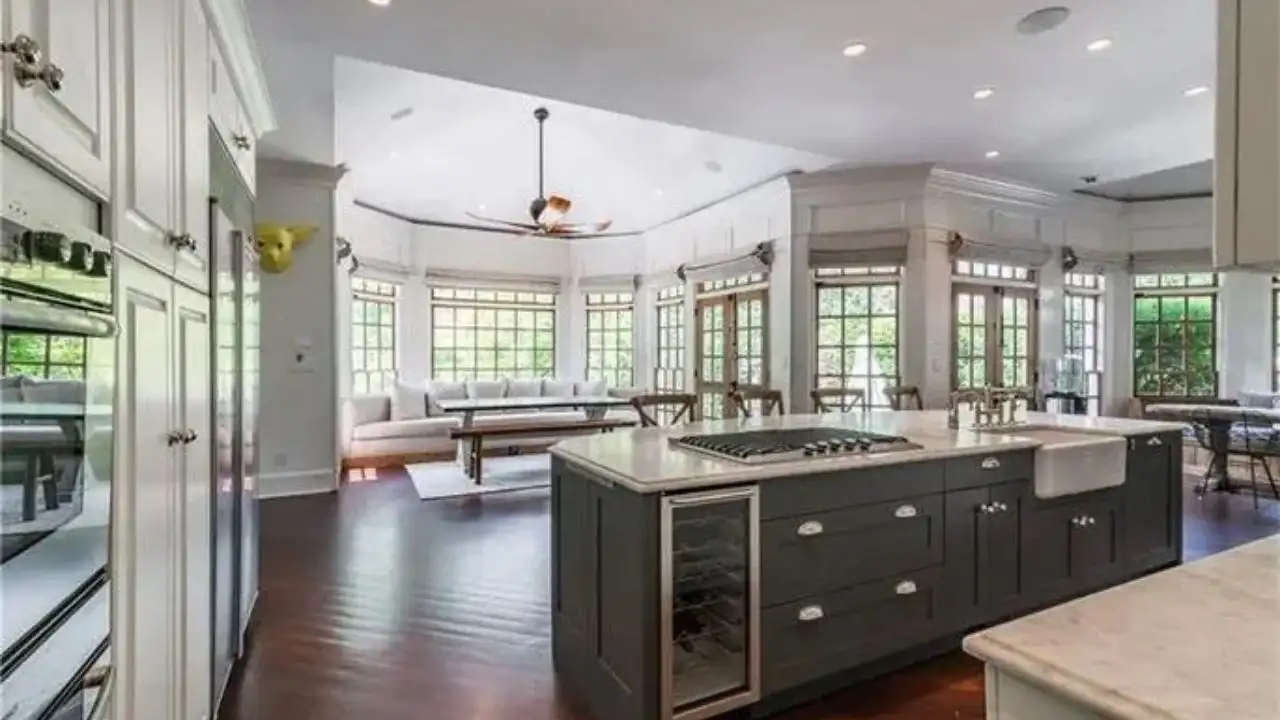 In 1999, Usher purchased the Alpharetta mansion for $1.2 million (Image Credit: Realtor.com)